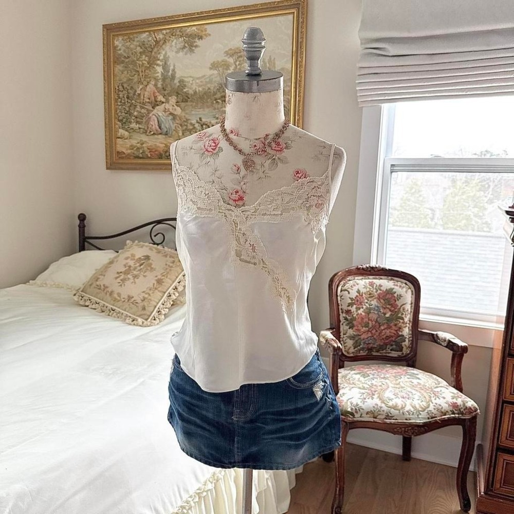 90s victoria's secret gold label white lace camisole top size medium‎